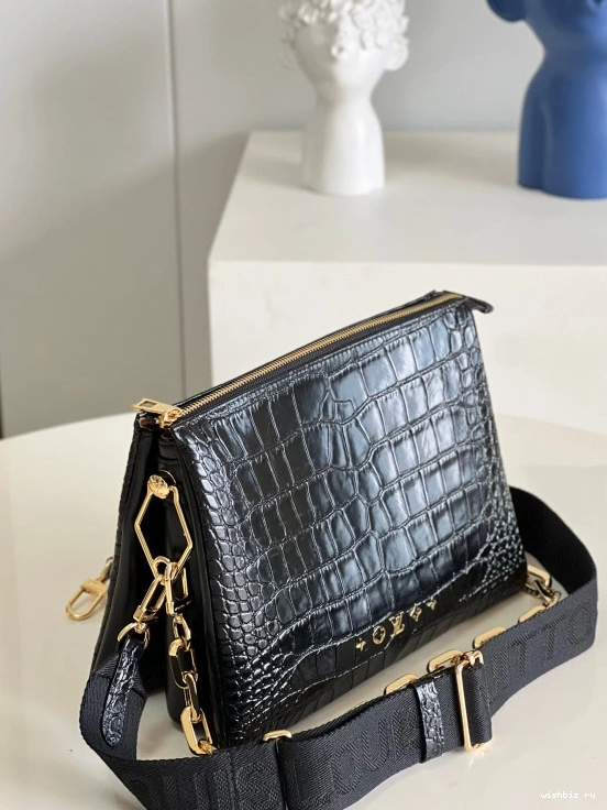 WIS COUSSIN LOUIS PM VUITTON 0104